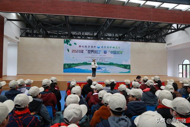 半岛电竞试玩：龙山湖小学家庭教育讲座《原生家庭影响孩子的一生》家校共育(图2)